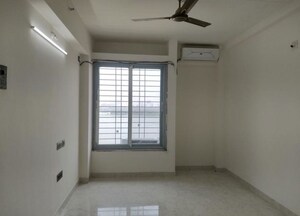 Room in 2 BHK Apartment at Lake View Apartments Powai, Powai – for Rent
