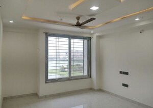 Room in 2 BHK Apartment at Lake View Apartments Powai, Powai – for Rent