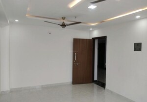 Room in 2 BHK Apartment at Lake View Apartments Powai, Powai – for Rent