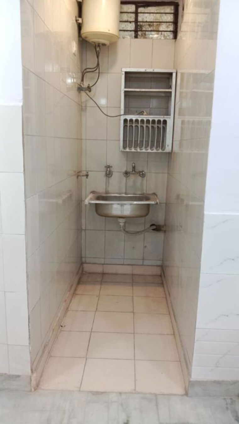 undefined, lajpat nagar iii Commercial Office Space 900 Sq.Ft. In Lajpat Nagar Iii Delhi 10356623