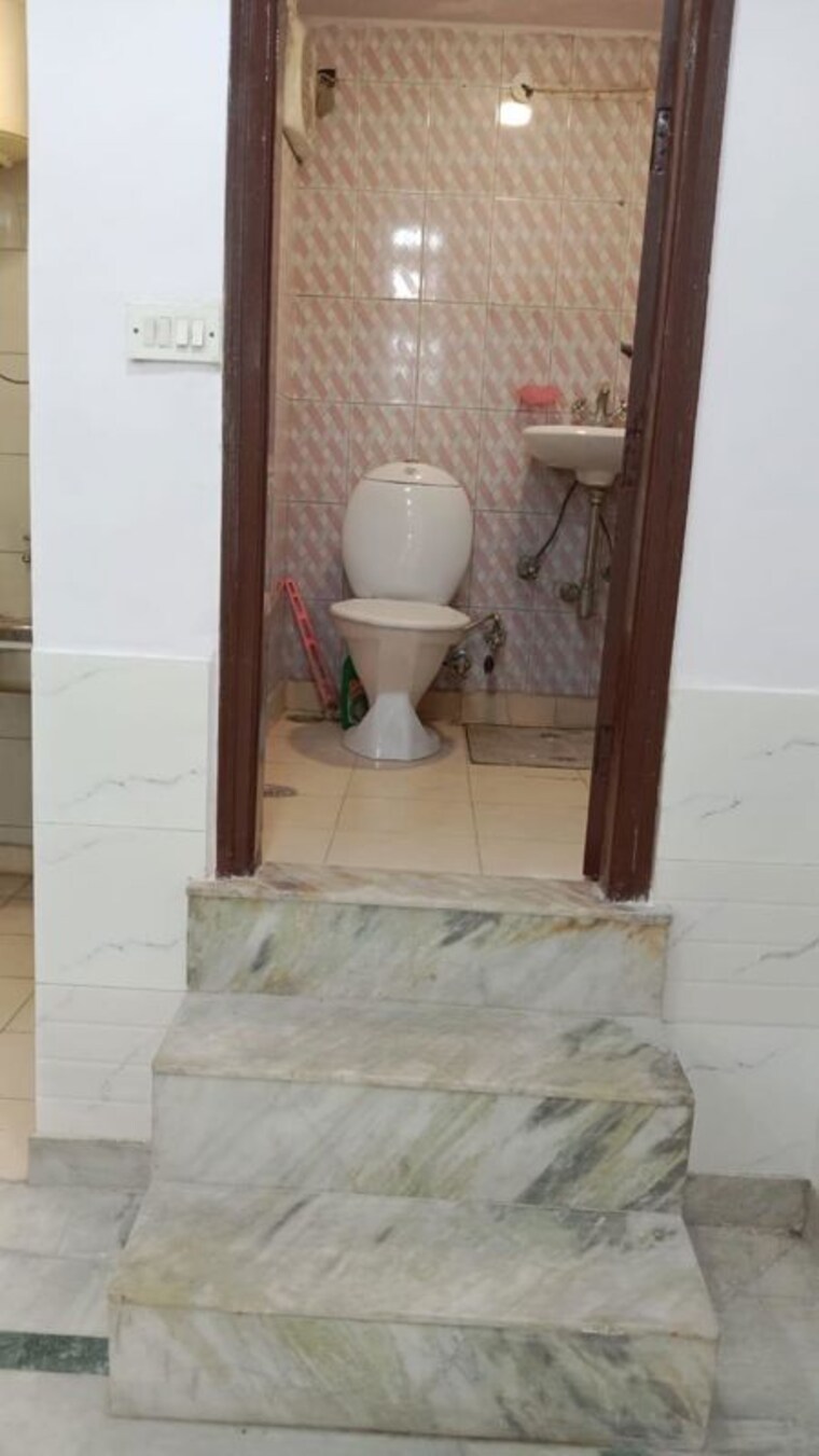 Bathroom, lajpat nagar iii Commercial Office Space 900 Sq.Ft. In Lajpat Nagar Iii Delhi 10356623