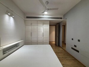 Room in 4 BHK Apartment at Rustomjee Seasons Bandra East, Bandra East – for Rent