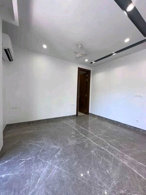 Room in 3 BHK Apartment at Chattarpur – for Rent