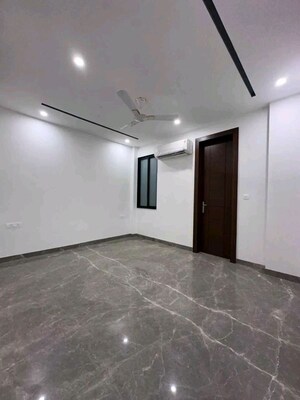 Room in 3 BHK Apartment at Chattarpur – for Rent