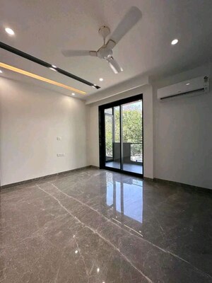 Room in 3 BHK Apartment at Chattarpur – for Rent