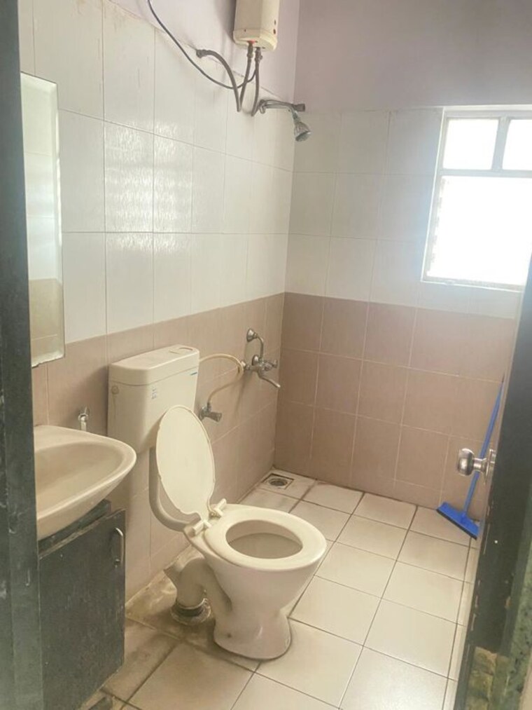 Bathroom, kumar-sansar 2.5 Bedroom 1200 Sq.Ft. Apartment In Kondhwa Pune 9103112