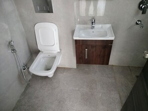 Bathroom in 2.5 BHK Builder Floor at Smart World Orchard, Sector 61 – for Rent