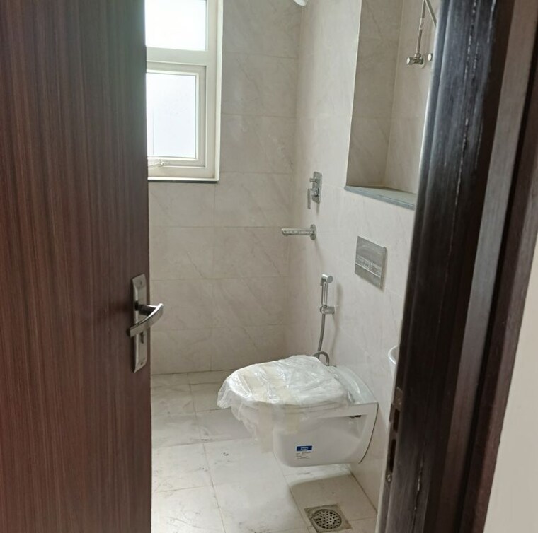 Bathroom, bptp-discovery-park 2 Bedroom 1248 Sq.Ft. Apartment In Sector 80 Faridabad 10356696