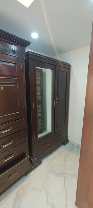 Room in 1 BHK Apartment at Ashirwad CHS Dadar East, Dadar East – for Rent