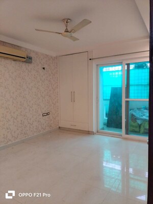 Room in 3 BHK Apartment at Unitech The Close North, Sector 50 – for Sale