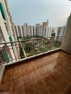 3.5 BHK + Pooja Room,Servant Room,Study Room,Store Room Apartment For Sale in BPTP Park Grandeura