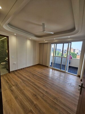 Room in  Builder Floor at Gwal Pahari – for Rent