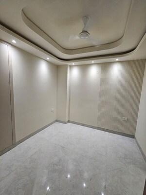 Room in  Builder Floor at Gwal Pahari – for Rent