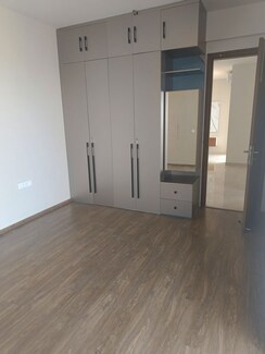 2.5 BHK Apartment For Rent in The Center Court