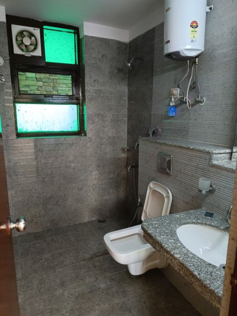 Bathroom, atlantis-cghs 3.5 Bedroom 2475 Sq.Ft. Apartment In Sector 47 Gurgaon 10356740