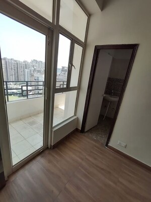 Room in 2 BHK Apartment at Divyansh Flora, Sector 16c Greater Noida – for Sale