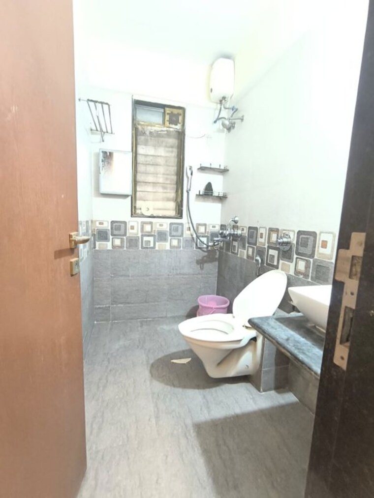 Bathroom, gurukrupa-marina-enclave 2 Bedroom 650 Sq.Ft. Apartment In Malad West Mumbai 10356831