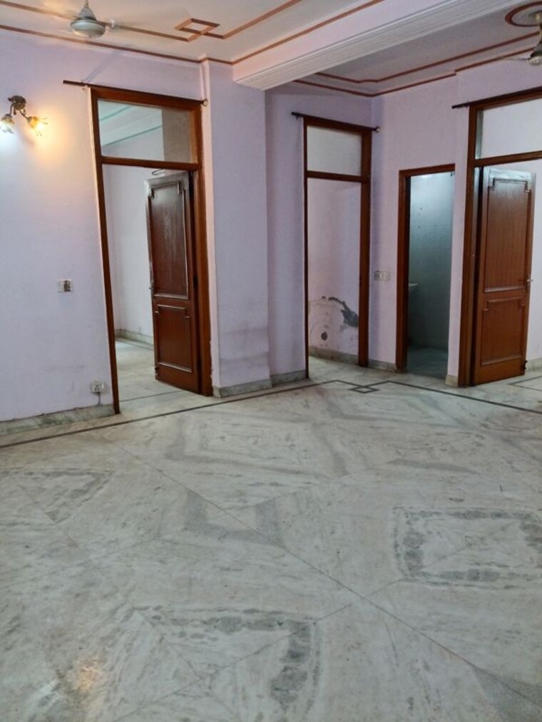 Room, malviya nagar 3 Bedroom 80 Sq.Yd. Builder Floor In Malviya Nagar Delhi 10356858