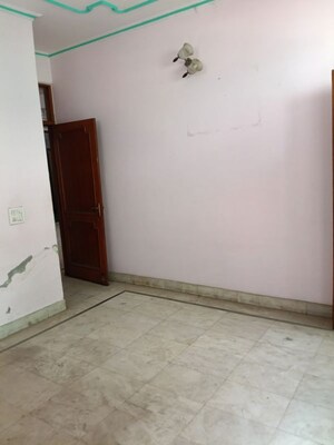 Room in 3 BHK Builder Floor at Malviya Nagar – for Rent