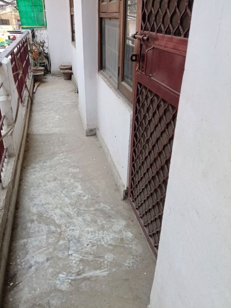 Balcony, malviya nagar 3 Bedroom 80 Sq.Yd. Builder Floor In Malviya Nagar Delhi 10356858