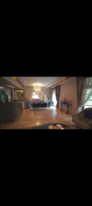 Living Room in 6+ BHK Villa at Civil Lines – for Sale