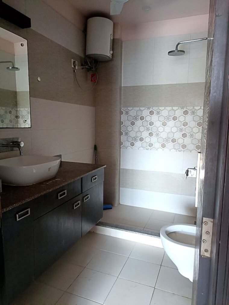 Washroom, s-s-southend 4 Bedroom 2750 Sq.Ft. Apartment In Sector 49 Gurgaon 10356913