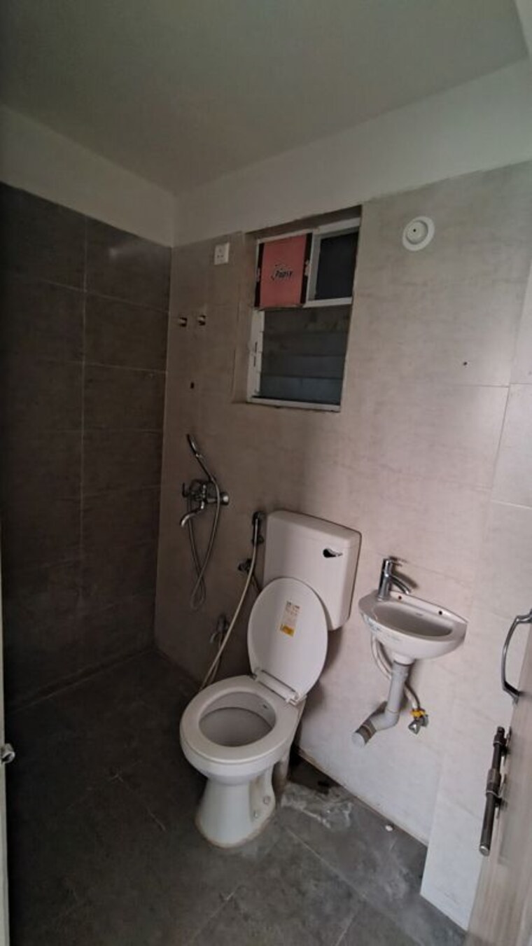 Bathroom, civil lines 2 Bedroom 1000 Sq.Ft. Apartment In Civil Lines Nagpur 10356916