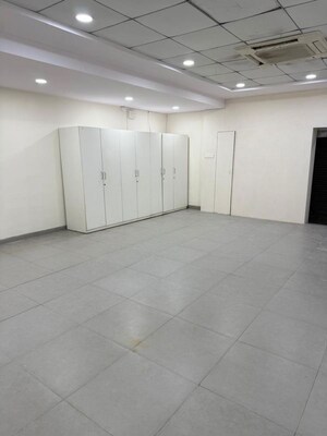 Room in  Office Space at Turf Estate, Worli – for Rent