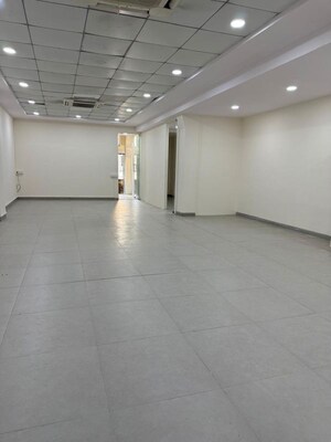 Room in  Office Space at Turf Estate, Worli – for Rent