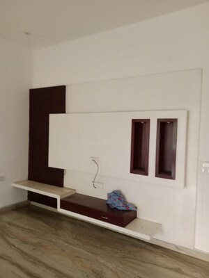 Furnished Amenities in 2.5 BHK Builder Floor at Model Town – for Rent