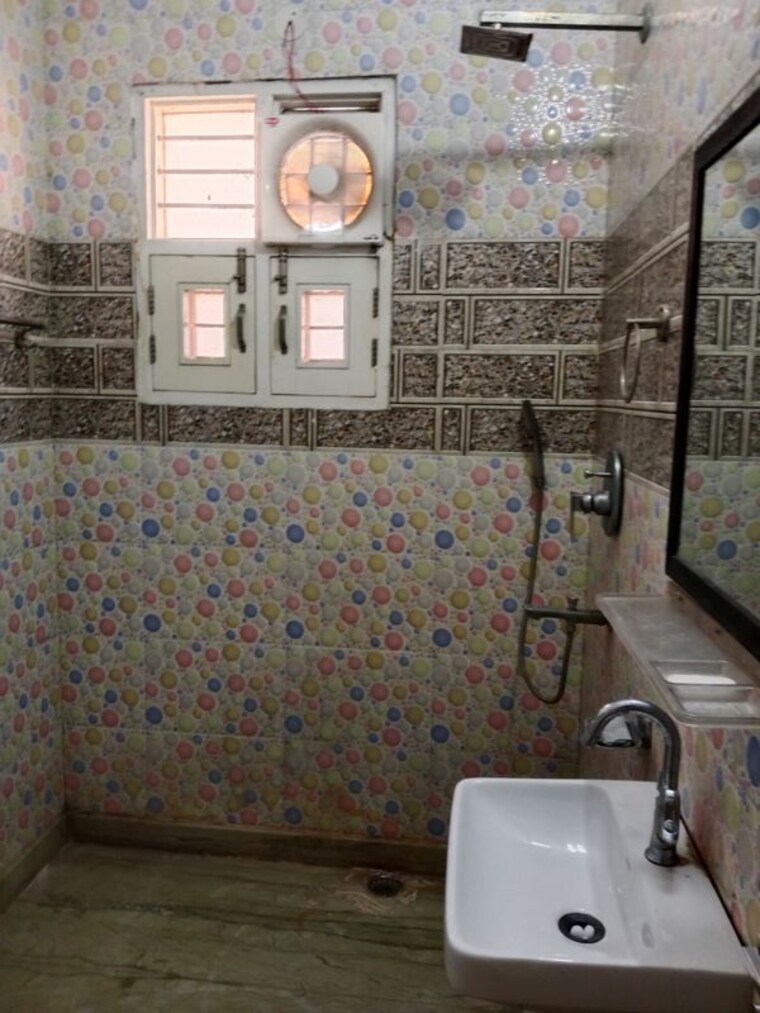Bathroom, model town 2.5 Bedroom 1785 Sq.Ft. Builder Floor In Model Town Panipat 10356947