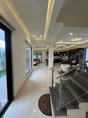 Staircase in 5 BHK Villa at Mantri Group Mantri Euphoria, Narsingi – for Rent