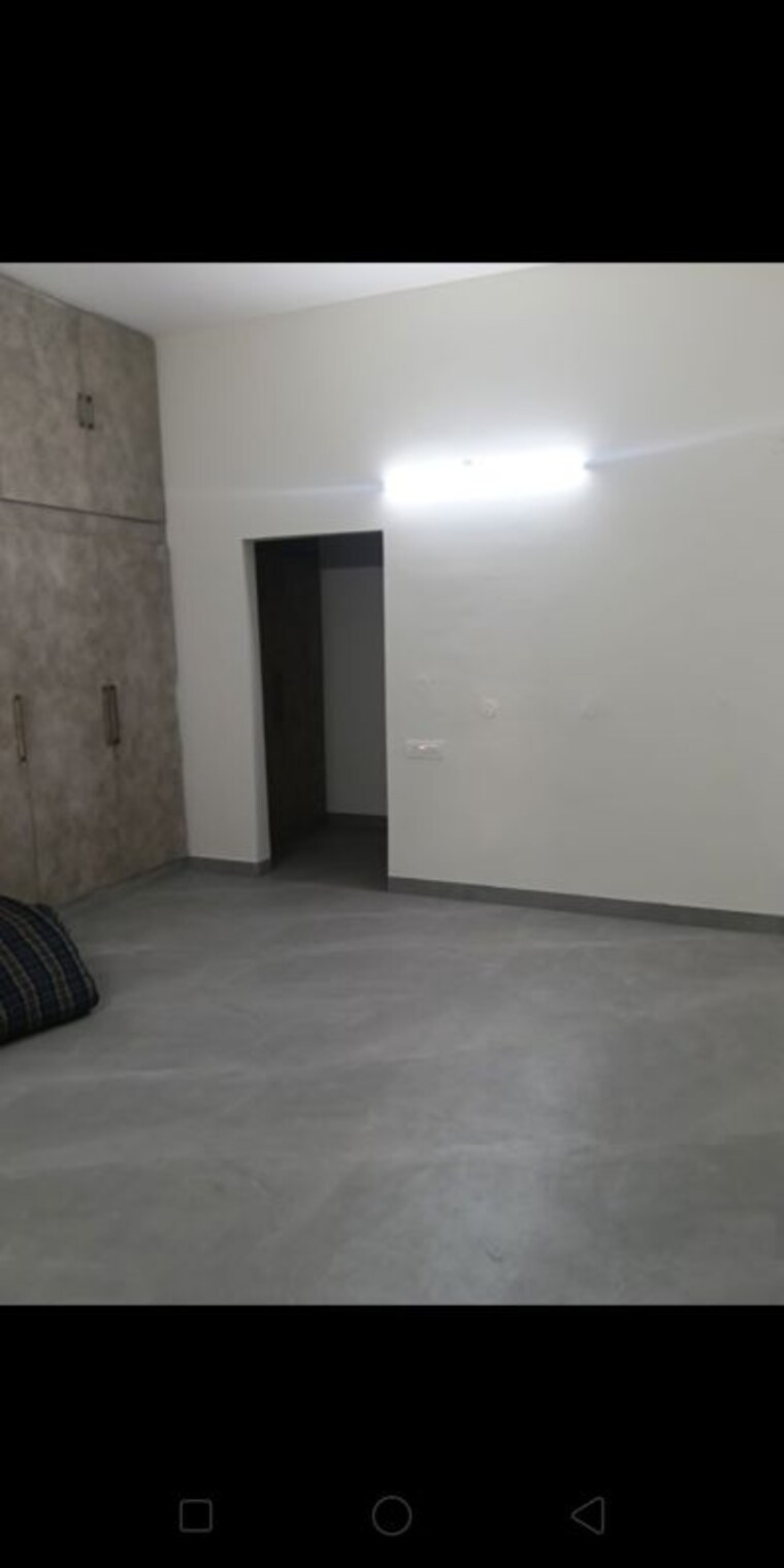Room, sector 33 6 Bedroom 4500 Sq.Ft. Independent House In Sector 33 Chandigarh 10356961
