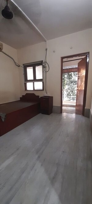 Room in 2 BHK Apartment at Jamuna CHS Malad East, Malad East – for Rent