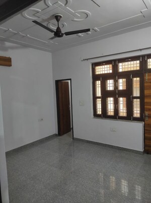 Room in 3 BHK Villa at Sector 9 – for Rent
