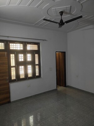 Room in 3 BHK Villa at Sector 9 – for Rent