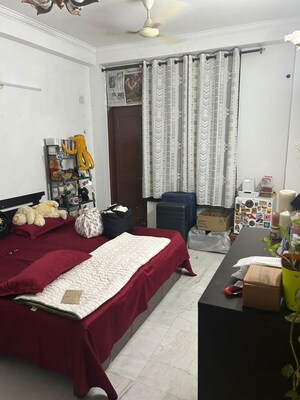 Team Area in 3 BHK Builder Floor at Smart World Orchard, Sector 61 – for Sale
