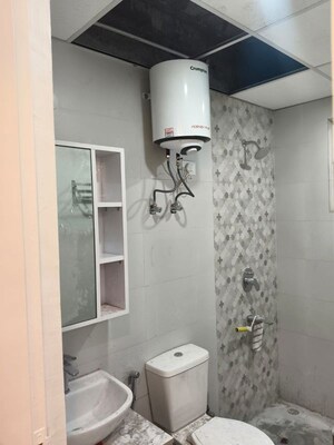 Bathroom in 2.5 BHK Builder Floor at Smart World Orchard, Sector 61 – for Rent