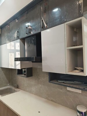 Kitchen in 2.5 BHK Builder Floor at Smart World Orchard, Sector 61 – for Rent
