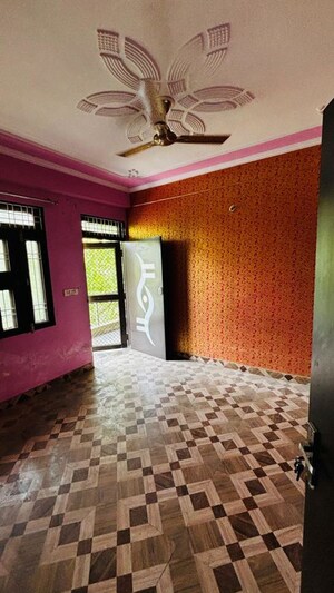 Bedroom in 3 BHK Builder Floor at Bais Godam – for Rent