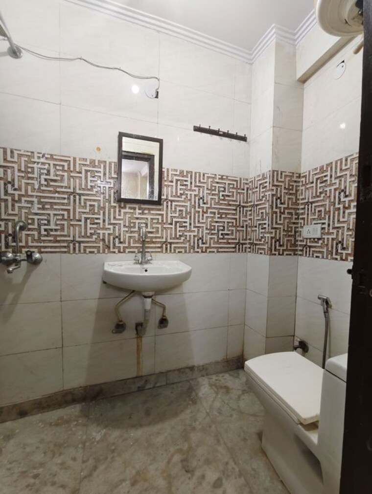 Bathroom, kalkaji 2 Bedroom 900 Sq.Ft. Builder Floor In Kalkaji Delhi 10357045