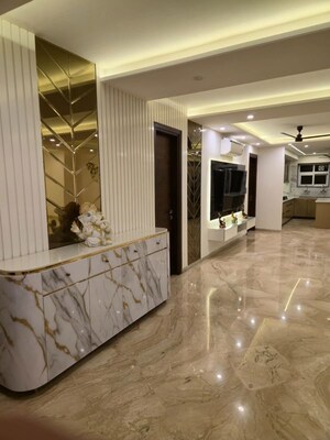 Room in 3 BHK Builder Floor at Shalimar Bagh – for Rent