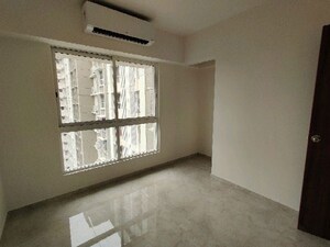 Room in 4 BHK Apartment at Lodha Amara, Kolshet Road – for Rent