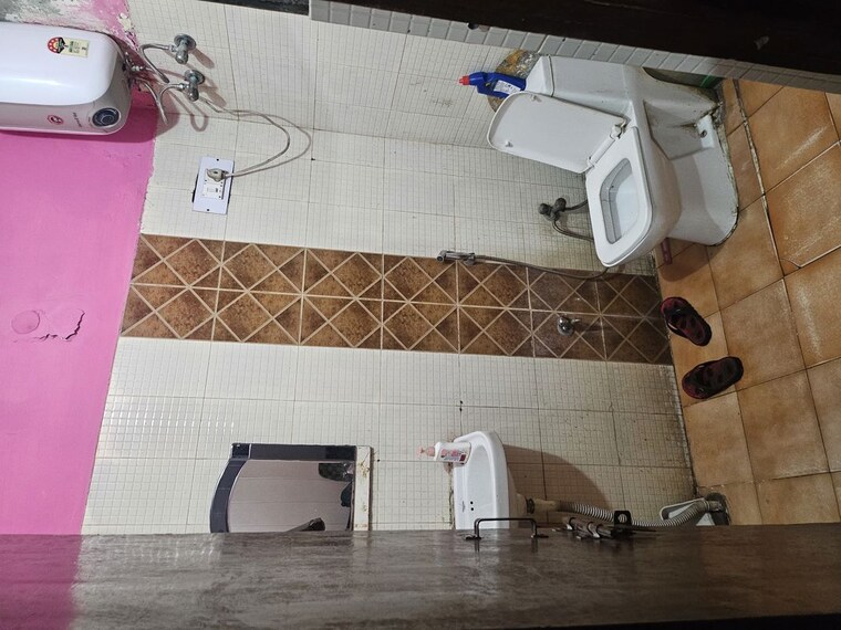 Bathroom, laxman vihar 1 Bedroom 60 Sq.Yd. Independent House In Laxman Vihar Gurgaon 10357162