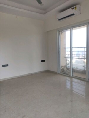 Room in 4 BHK Apartment at Indiabulls Sky Forest, Lower Parel – for Rent