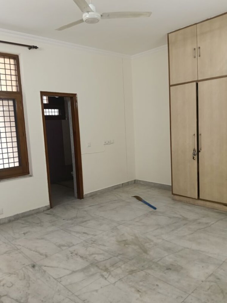 Room, ansal-plaza-sector-23 3 Bedroom 2200 Sq.Ft. Builder Floor In Sector 23 Gurgaon 10357229