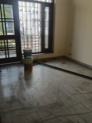 Room in 3 BHK Builder Floor at Ansal Plaza Sector-23, Sector 23 – for Rent