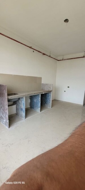 Room in 1 BHK Apartment at Lodha Amara, Kolshet Road – for Rent