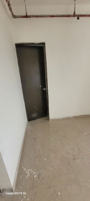 Room in 1 BHK Apartment at Lodha Amara, Kolshet Road – for Rent