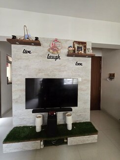 1 BHK + Pooja Room Apartment For Rent in Magarpatta City Heliconia
